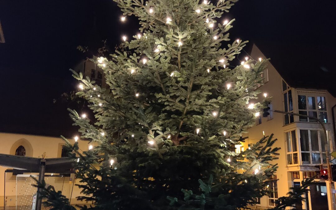 Mit Glühwein, Waffeln, Roter Wurst und viel Musik