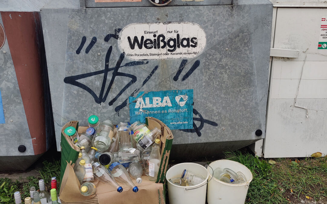 Leere Zuschauerbänke und volle Glascontainer – Neues aus der Bezirksgemeinderatssitzung